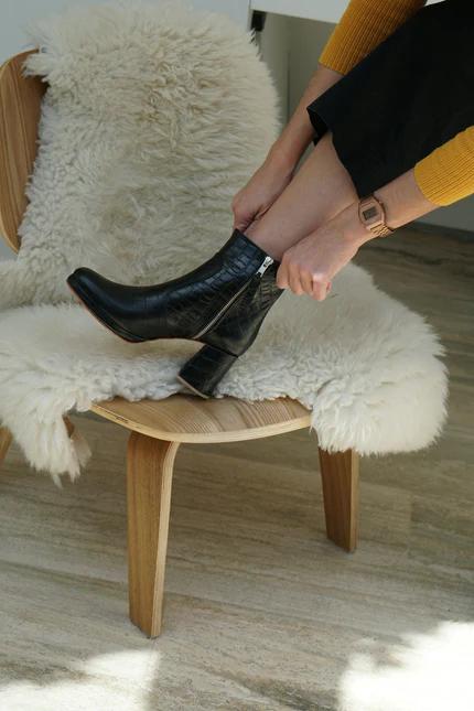 <p><strong>SOFIA&MIA</strong></p><p>SHOES™</p>